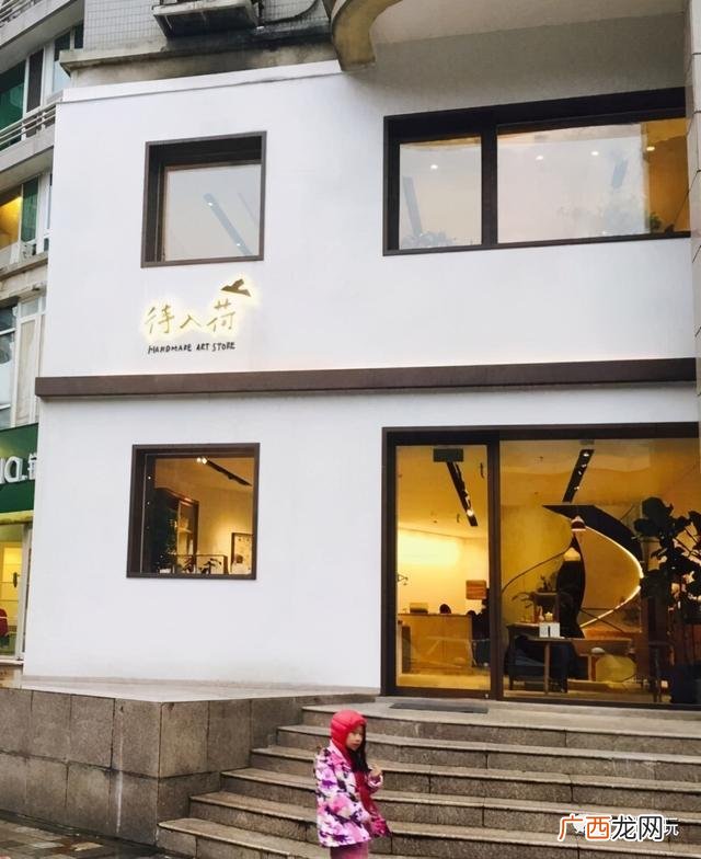 乡镇的杂货店摆设图片 精品百货店摆设图片