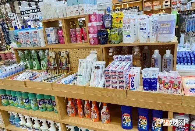 乡镇的杂货店摆设图片 精品百货店摆设图片