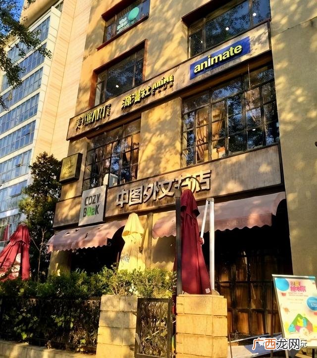 乡镇的杂货店摆设图片 精品百货店摆设图片