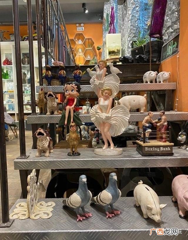 乡镇的杂货店摆设图片 精品百货店摆设图片