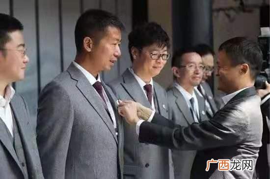 马云创业成功的故事简短50字,马云创业初期的故事观后感