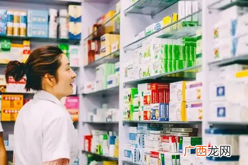 开一个药店得投资多少钱，药店怎么开需要什么手续