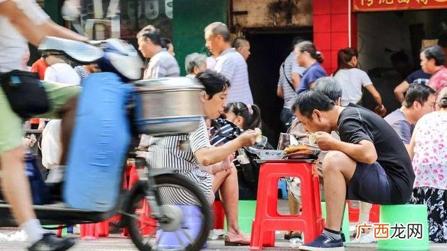 梦见小吃店 女人梦见买小吃