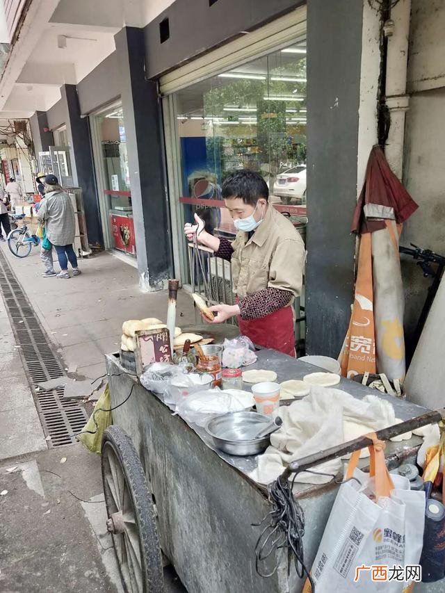 梦见小吃店 女人梦见买小吃