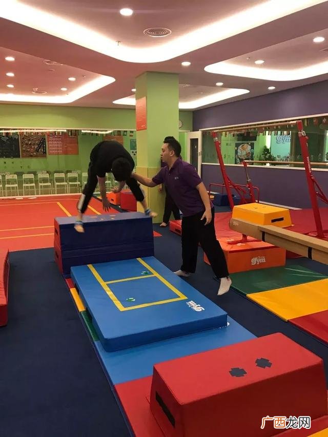 小小运动馆100次课价格 小小运动馆加盟费用多少钱