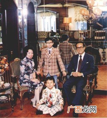 李嘉诚励志故事 李嘉诚创业之路视频