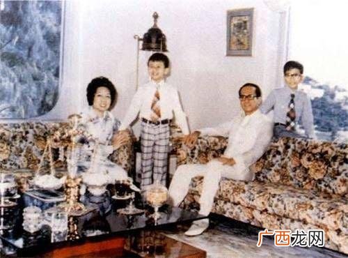 李嘉诚励志故事 李嘉诚创业之路视频