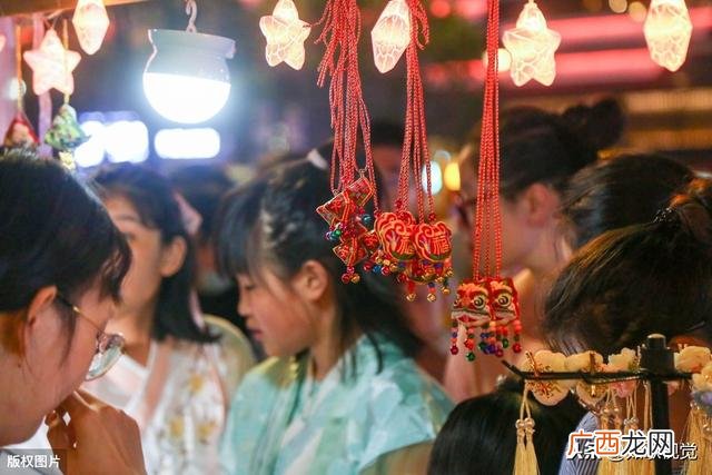 地摊生意做什么好,一个女人摆地摊做什么生意好