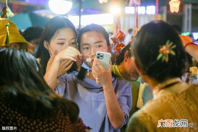 地摊生意做什么好,一个女人摆地摊做什么生意好