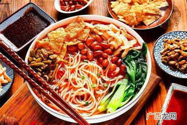 没人愿意干的暴利行业 摆地摊最赚钱的小吃