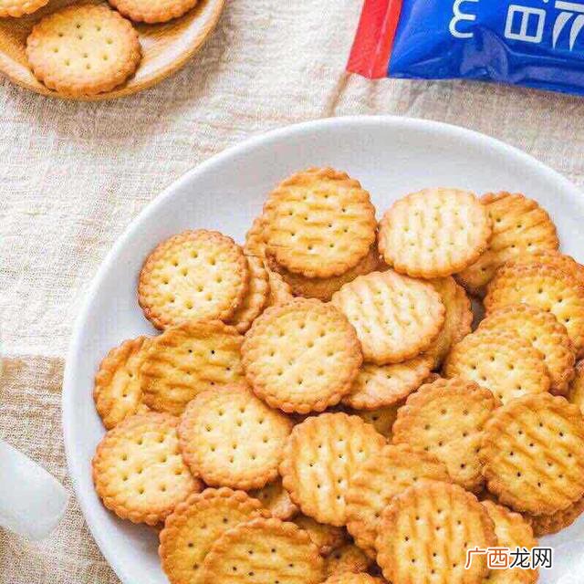 一元小食品厂家代理,5块5休闲零食进货渠道