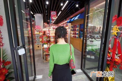 三只松鼠实体店挣钱吗 三只松鼠怎么拿货便宜