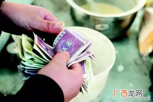 汽车贴膜改色师傅月收入,做汽车美容一个月多少钱