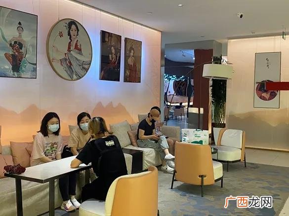 适合女性开的店小投资,女人做生意开什么店