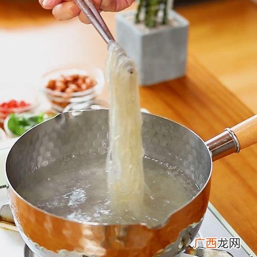 街边小吃排行榜最火爆的,现在有什么适合一个人做的小吃