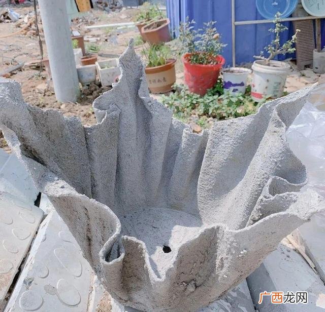 洗衣液桶制作花盆图片 洗衣液空瓶的利用