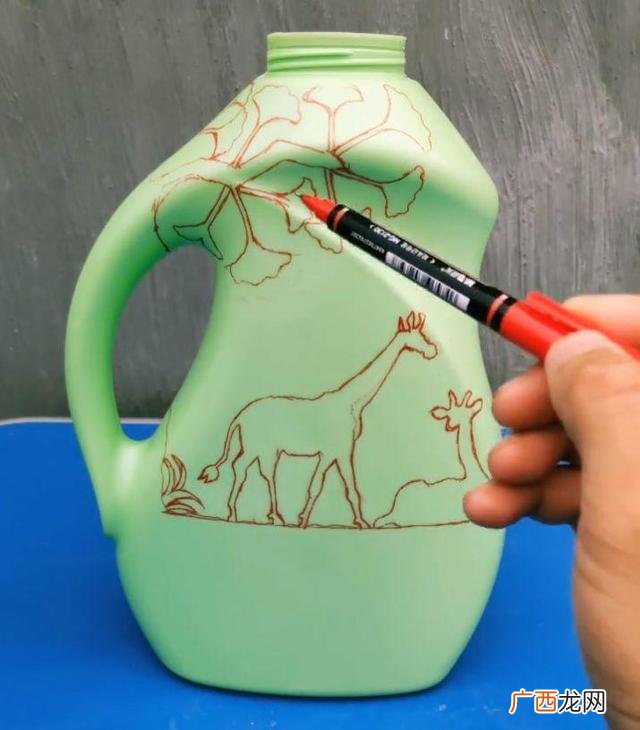 洗衣液桶制作花盆图片 洗衣液空瓶的利用