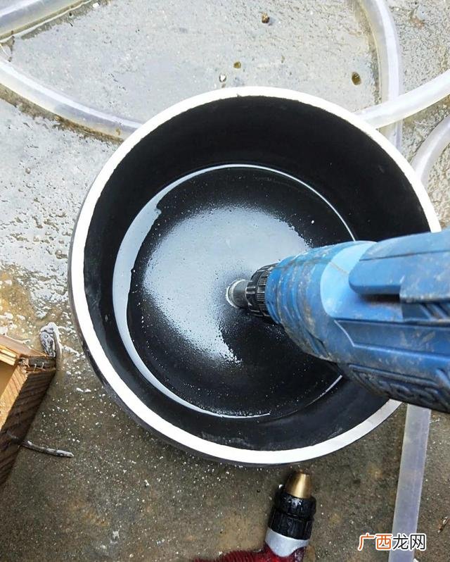 洗衣液桶制作花盆图片 洗衣液空瓶的利用