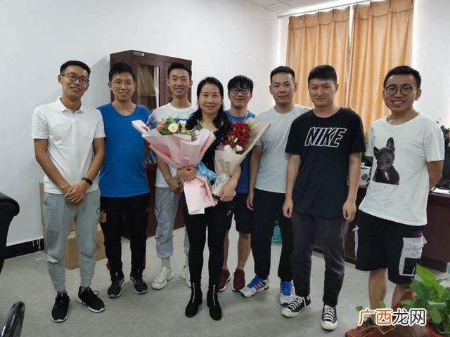 聘创新创业导师,创业导师简介的句子