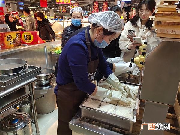卖豆腐一个月挣多少钱 办豆腐加工厂手续流程