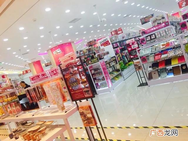 两元店货架子图片 2018两元店装修图片