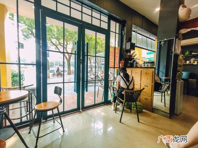 去奶茶店上班难不难 附近奶茶店招聘营业员