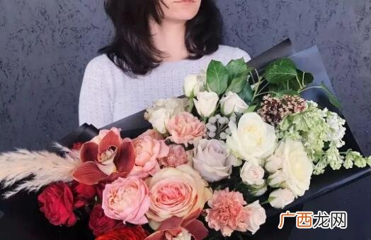 和女生第一次约会送什么花？其实空手去就行了