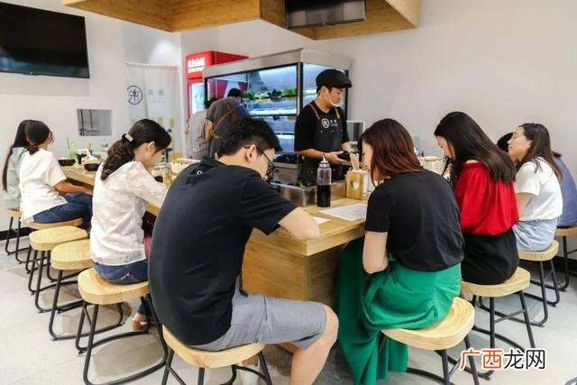 40平方麻辣烫店铺装修风格,麻辣烫店面设计