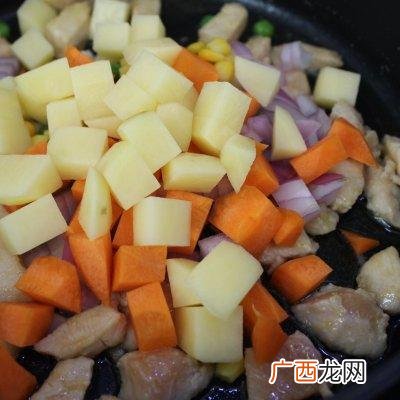 咖喱饭的做法简单,鸡肉咖哩饭的做法