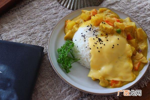 咖喱饭的做法简单,鸡肉咖哩饭的做法