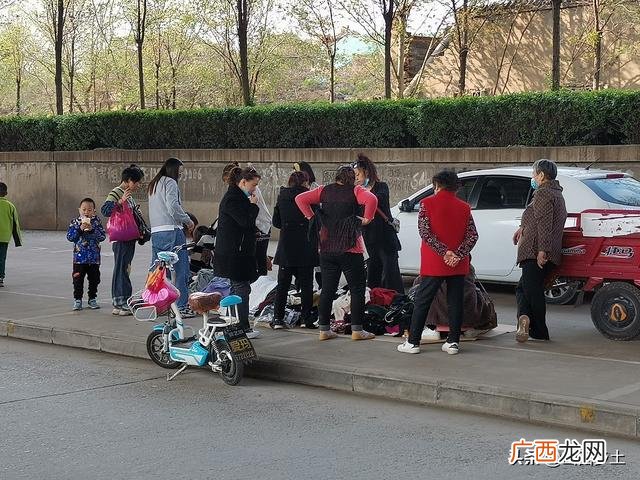 地摊牛人视频大全 地摊创业小万视频