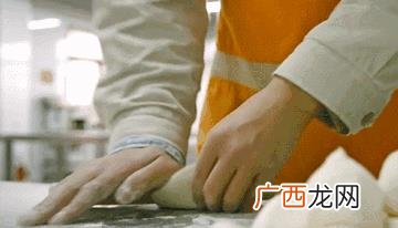 一天卖100个包子,一天卖一万个包子