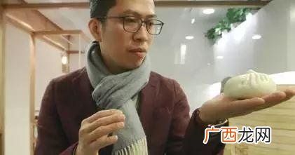 一天卖100个包子,一天卖一万个包子