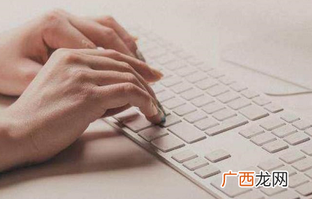 哪个平台写小说比较容易赚钱？新手怎么写小说赚钱