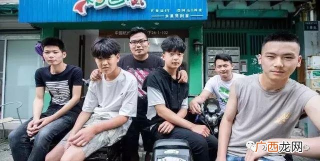一个市场档口水果营业额 切水果创业