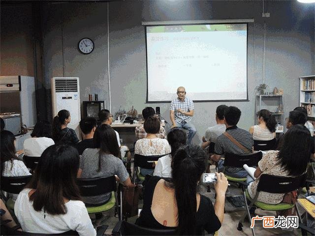 4万开一个小酒馆,10万元创业做什么生意比较好