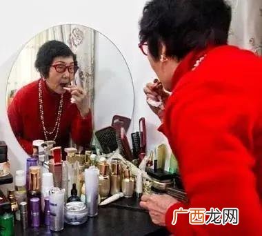 出狱后创业成功的案例,出狱后创业的老太太