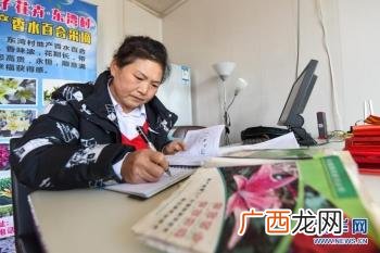 一个养兔子的美业人,残疾人养兔创业视频