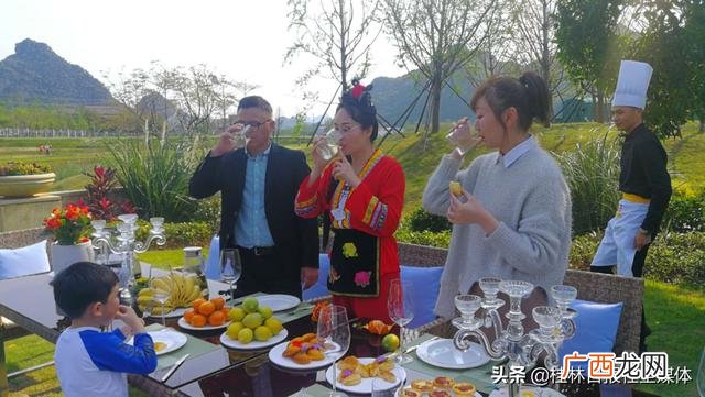 刘三姐阿牛哥对歌图片 歌手阿牛哥
