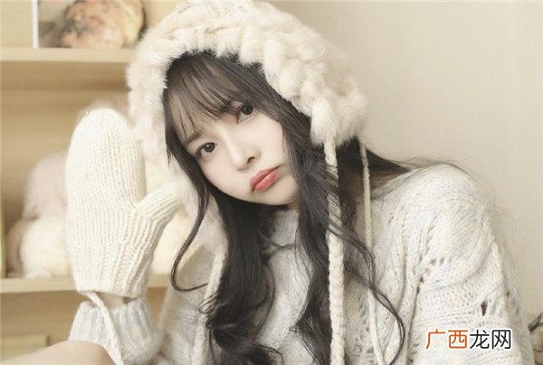 如何跟喜欢的女孩子聊天？不要强行找话题尬聊