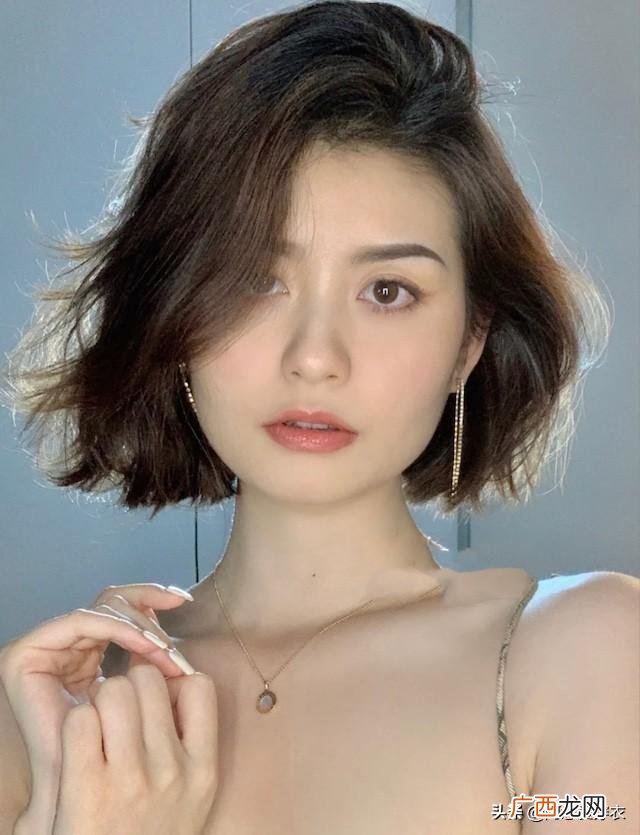 40岁女人最减龄发型,2021年流行发型女减龄短发