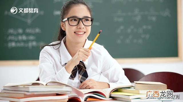 如何选择专业英语作文,选择就业还是创业英语作文