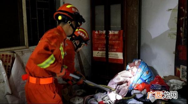 77年属蛇女人适合做的生意,2021年属蛇人的适合做餐饮吗