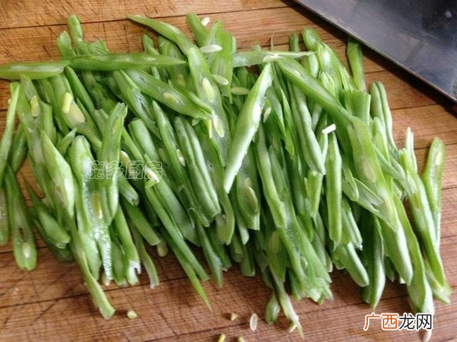 四季豆炒木耳胡萝卜 四季豆炒木耳