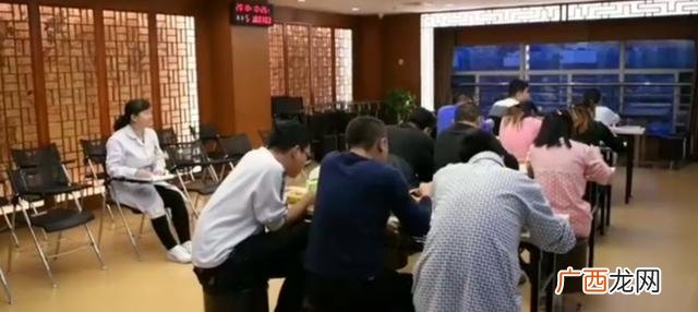 学生月收入居然过万 你不能躺着赚钱
