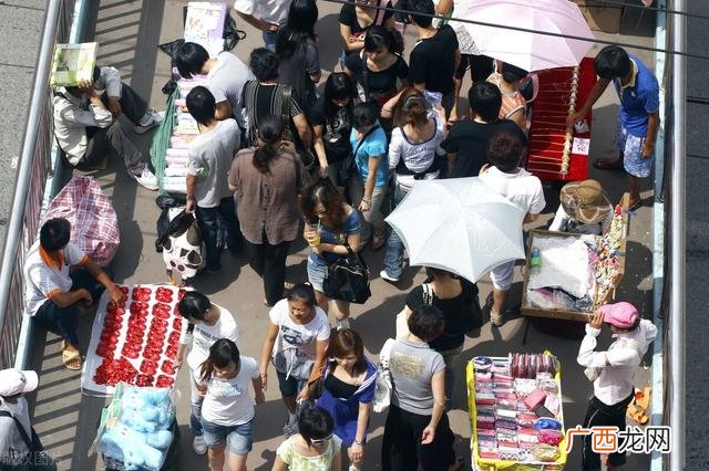 50种地摊生意 摆地摊 什么东西最好卖 地摊