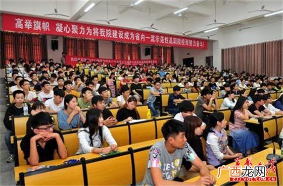 优秀校友回校演讲稿 校友回校参观