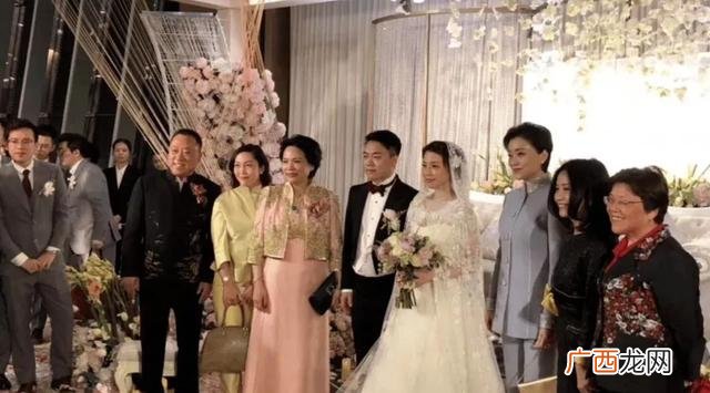 一看就是当老板的女人,自己创业的女人都厉害