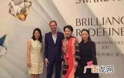 一看就是当老板的女人,自己创业的女人都厉害