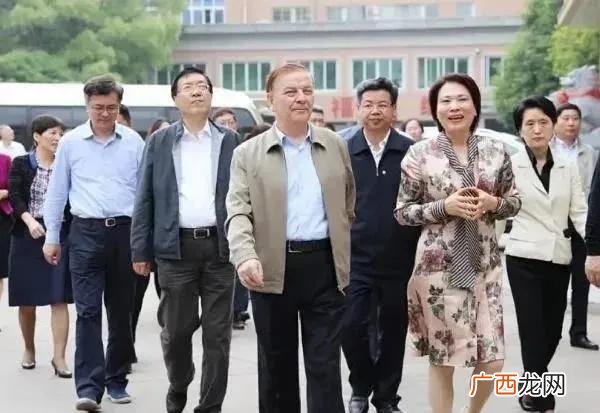 一看就是当老板的女人,自己创业的女人都厉害
